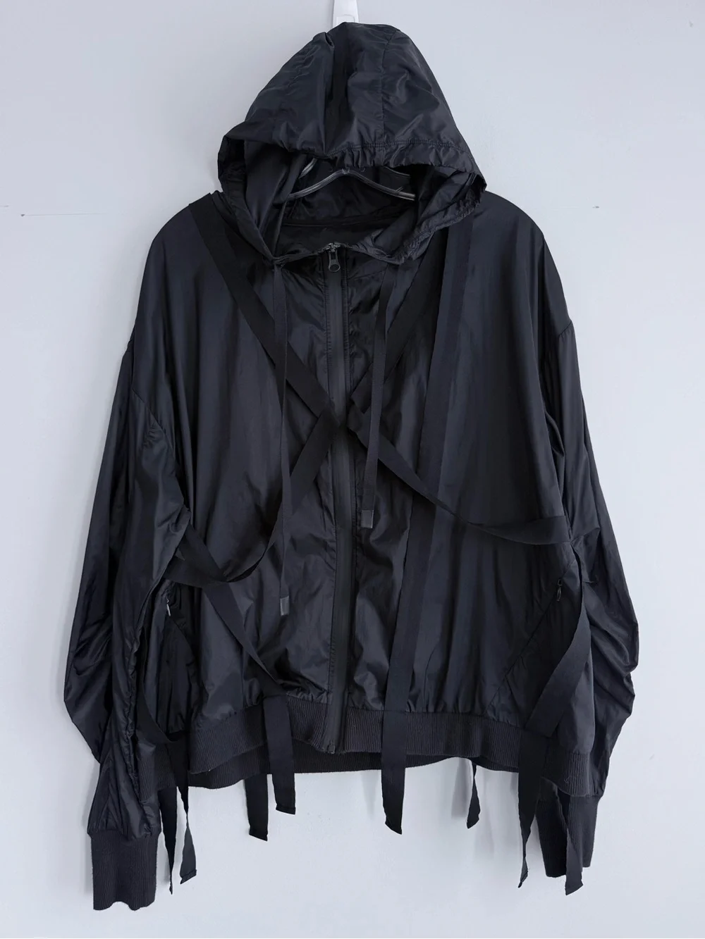 Alo Yoga Sway Jacket Black XL Strap Detail Shine Finish Streetwear Luxe Hooded